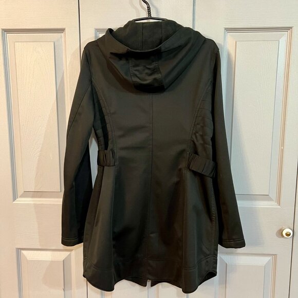 Laundry Rain Jacket w/ Hood - Picture 3 of 6